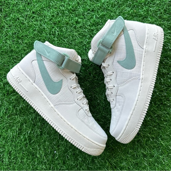 Nike Air Force 1 ‘07 Mid - Picture 2 of 10